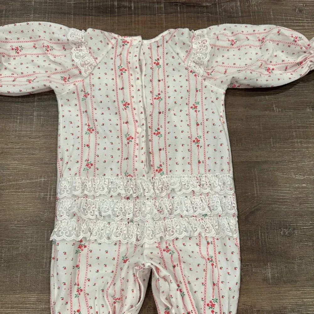 Bright Creek Vintage Floral Lace Footed Sleeper Pajamas White Red 0-3 Mo Girls